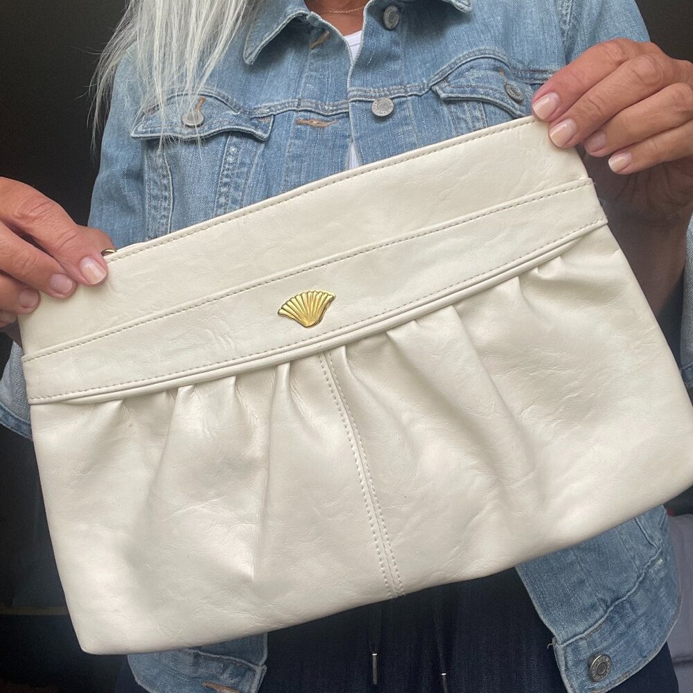 Retro cream faux leather clutch w/ detachable strap and gold tone shell detail